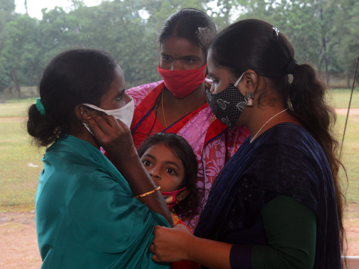 women prisoners released rajahmundry central jail photos - Sakshi5