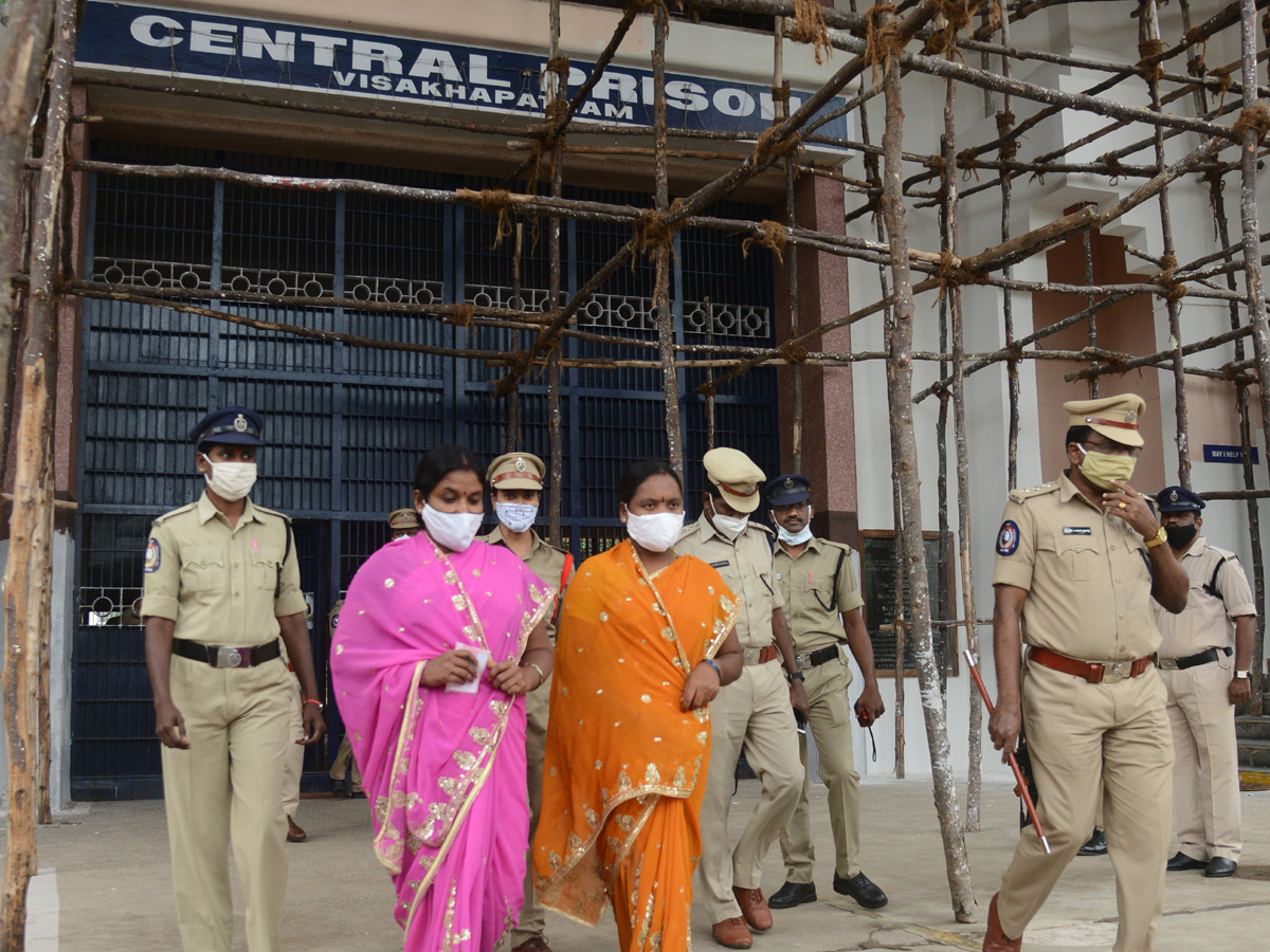 women prisoners released rajahmundry central jail photos - Sakshi6