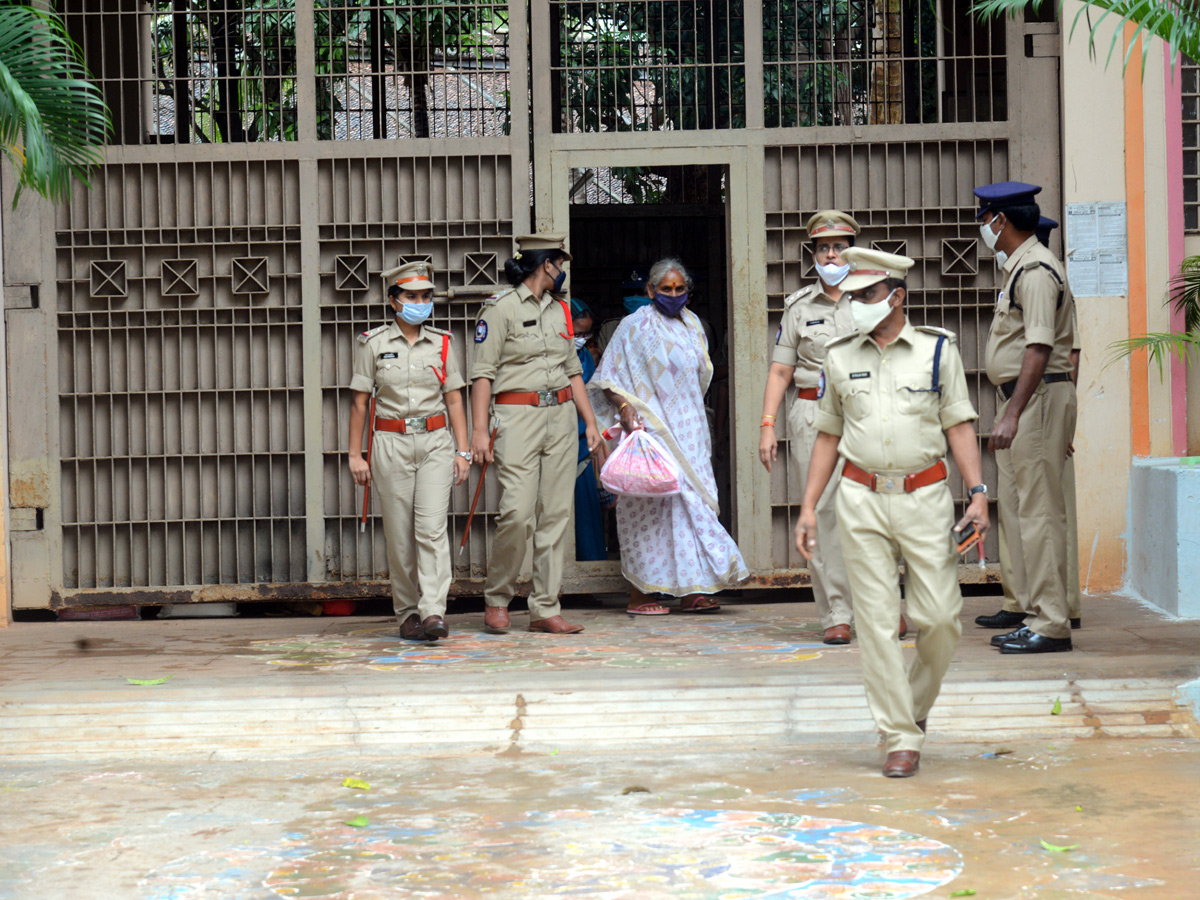 women prisoners released rajahmundry central jail photos - Sakshi8