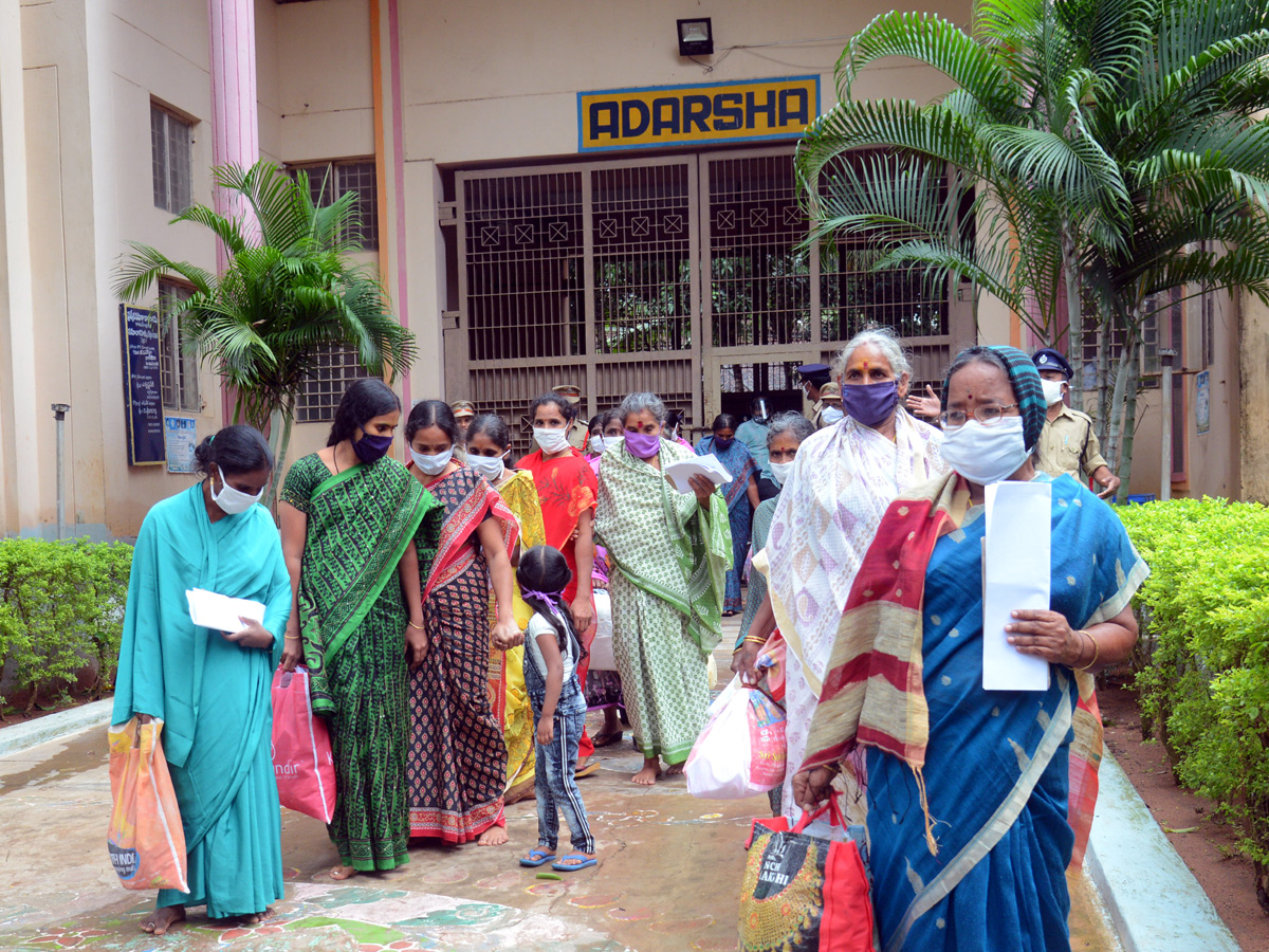 women prisoners released rajahmundry central jail photos - Sakshi9