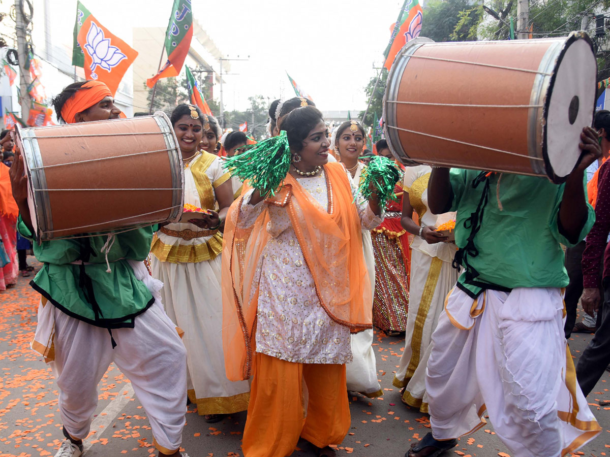 GHMC Elections 2020 UP Cm Yogi Adiyanath Road Show In Hyderabad - Sakshi18