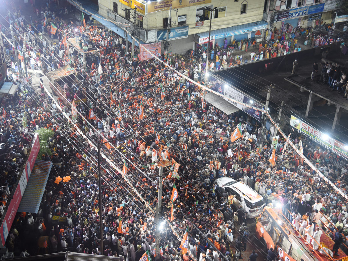 GHMC Elections 2020 UP Cm Yogi Adiyanath Road Show In Hyderabad - Sakshi28