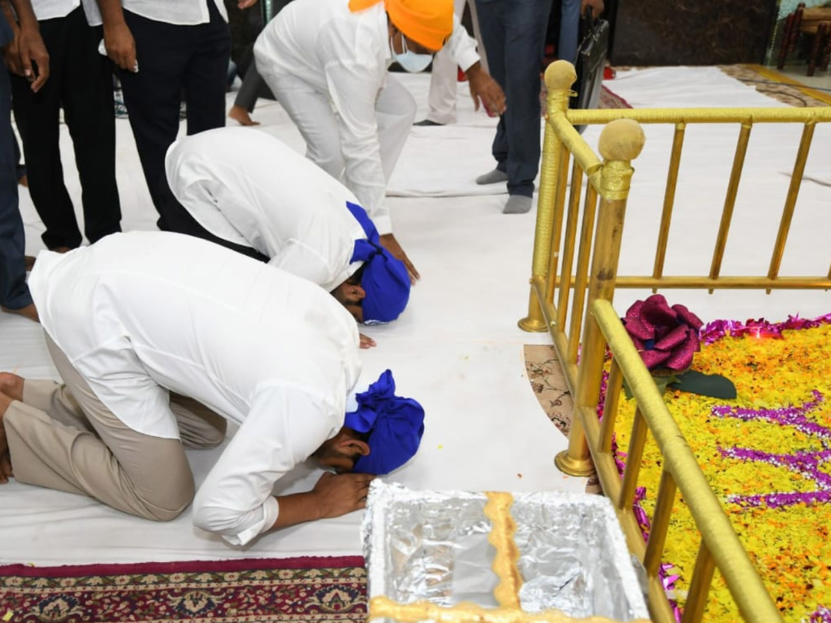 CM YS Jagan Participates In Guru Nanak Jayanti Celebrations Photo Gallery - Sakshi9