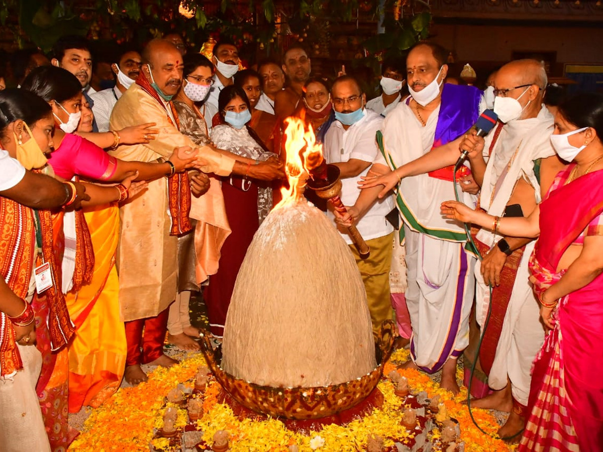 Koti Deepotsavam in Kanakadurga Indrakeeladri Temple - Sakshi5