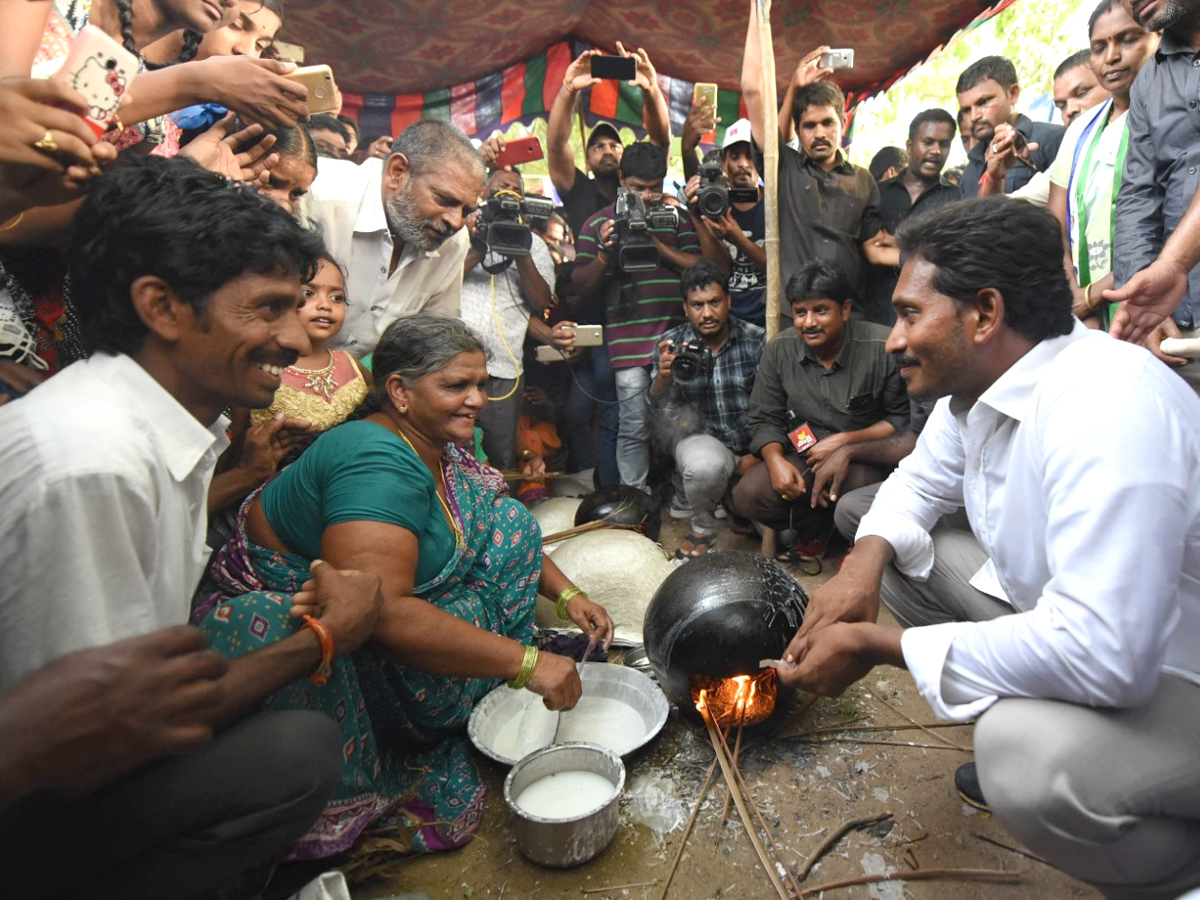 YS Jagan Praja Sankalpa Yatra Completed 3 Years - Sakshi2