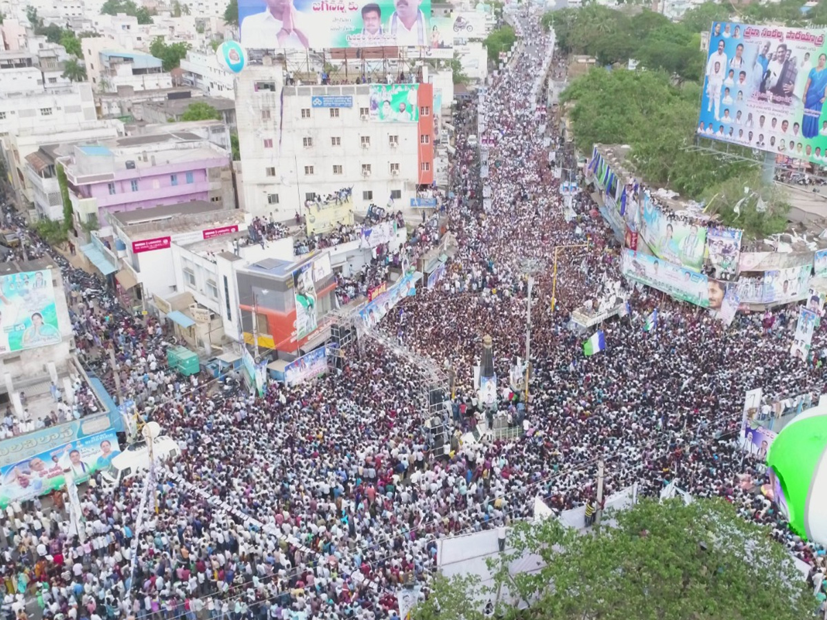 YS Jagan Praja Sankalpa Yatra Completed 3 Years - Sakshi3