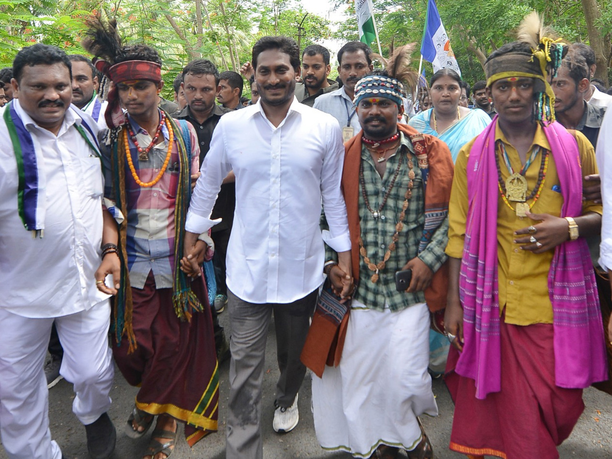 YS Jagan Praja Sankalpa Yatra Completed 3 Years - Sakshi5