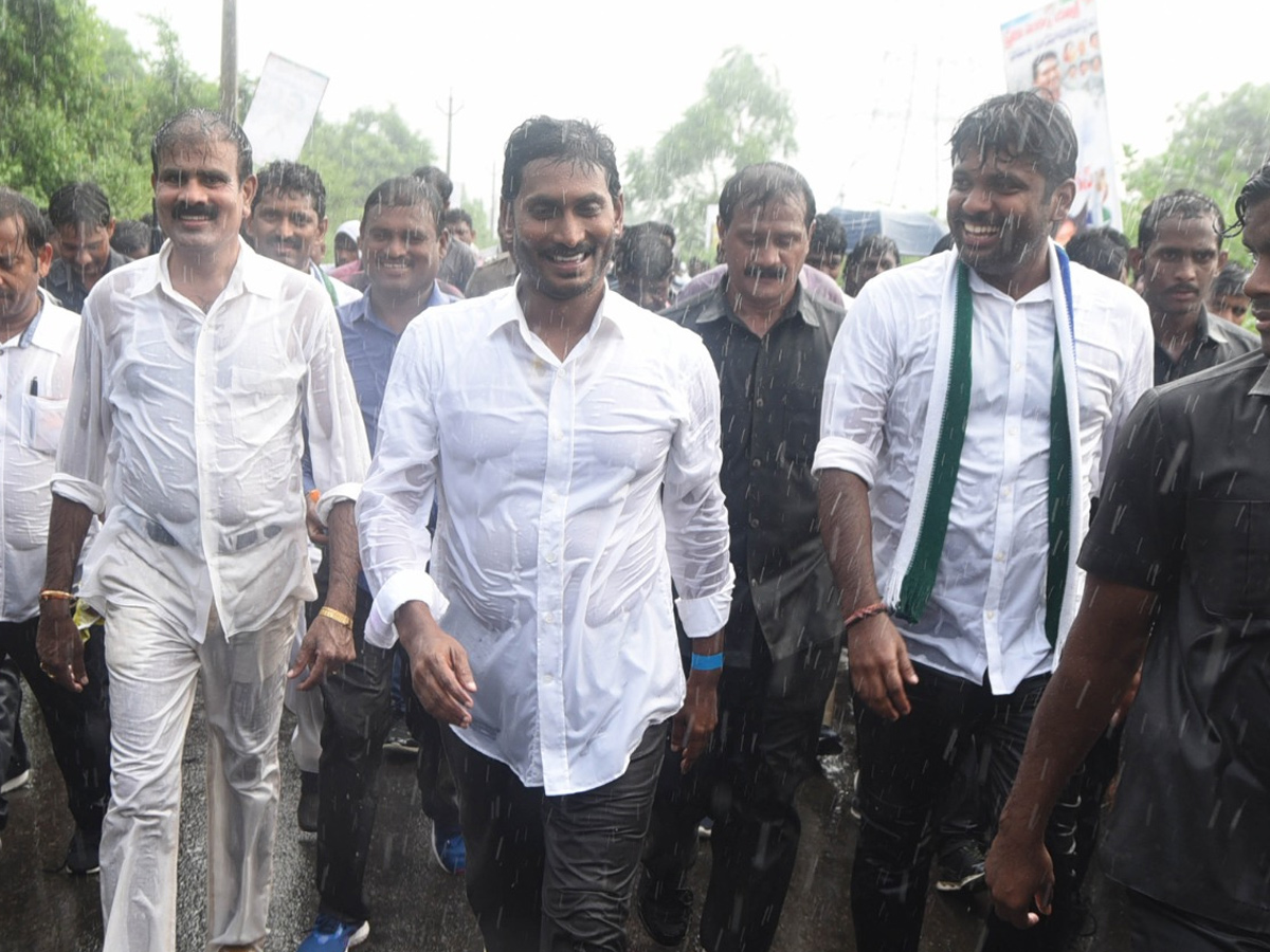 YS Jagan Praja Sankalpa Yatra Completed 3 Years - Sakshi12