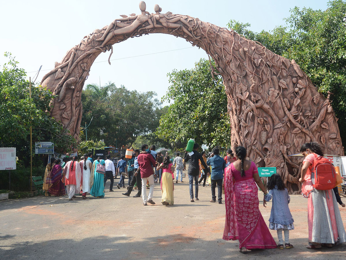 rk beach in visakhapatnam photo gallery - Sakshi6