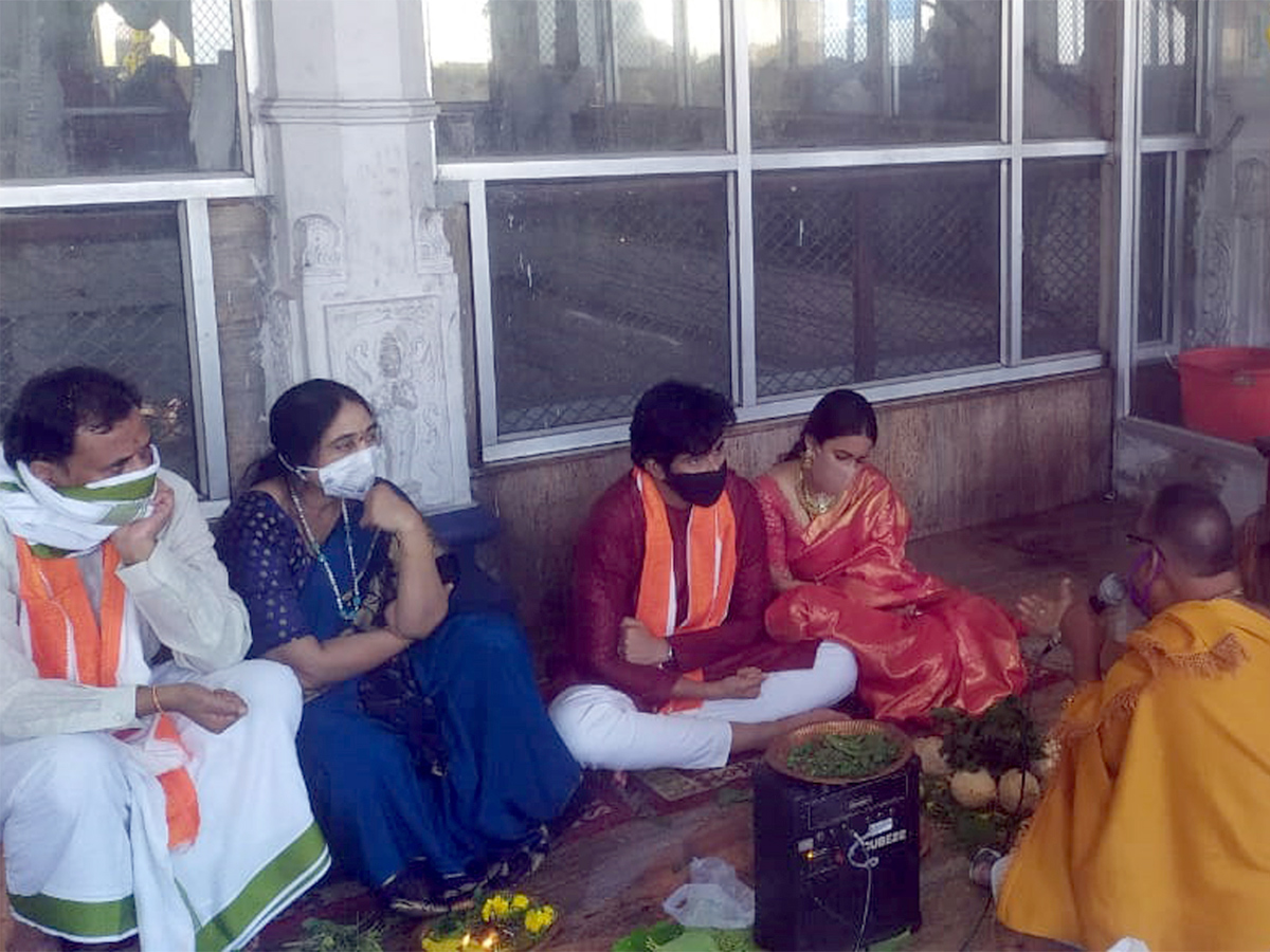 Niharika and Chaithanya Visit Annavaram Temple Photo Gallery - Sakshi8