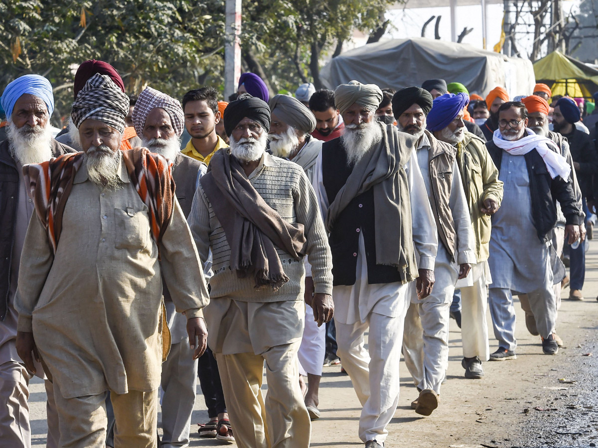 Farmers during their protest against the new farm laws - Sakshi21