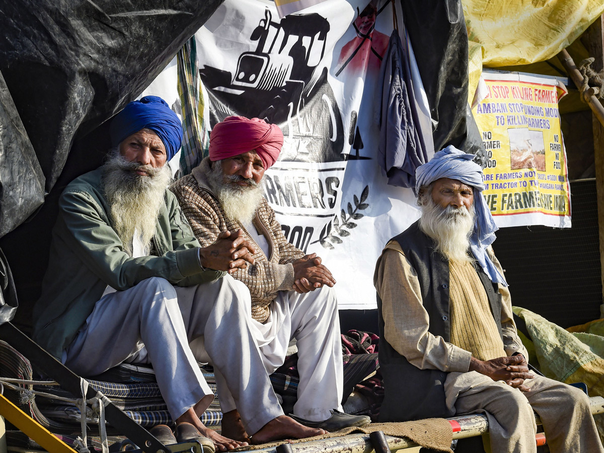 Farmers during their protest against the new farm laws - Sakshi24