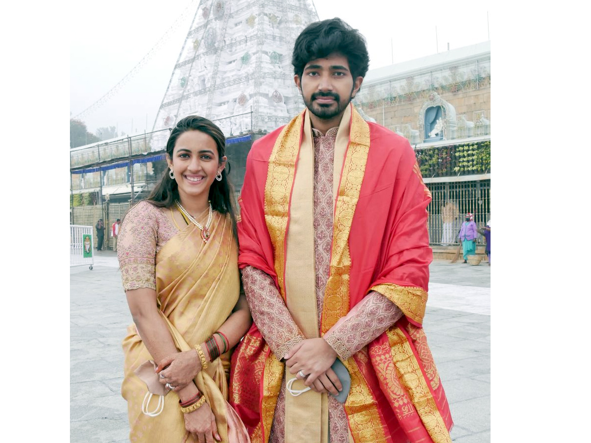 Niharika Konidela Chaitanya Jonnalagadda Visits Tirumala Photo Gallery - Sakshi2