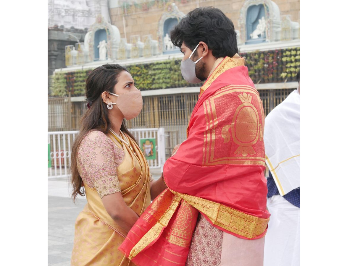 Niharika Konidela Chaitanya Jonnalagadda Visits Tirumala Photo Gallery - Sakshi10