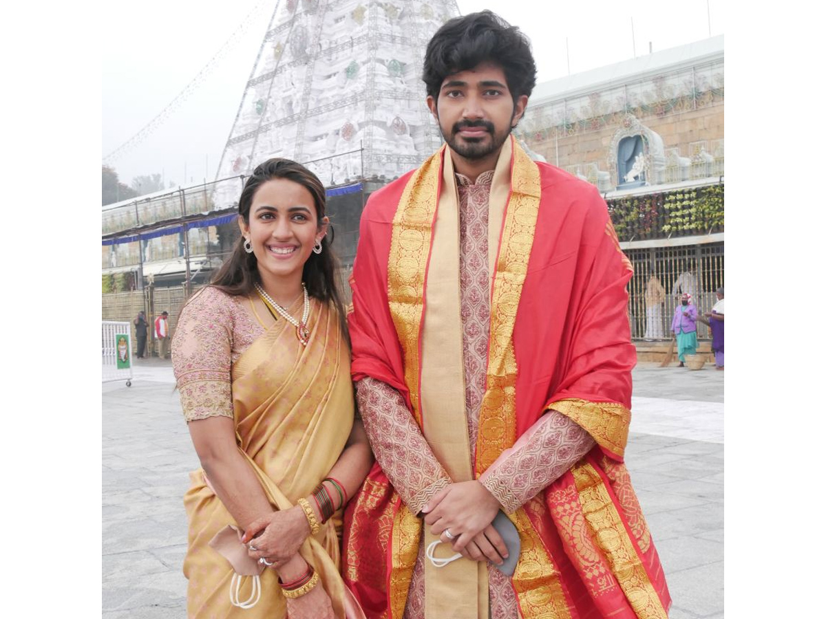 Niharika Konidela Chaitanya Jonnalagadda Visits Tirumala Photo Gallery - Sakshi12