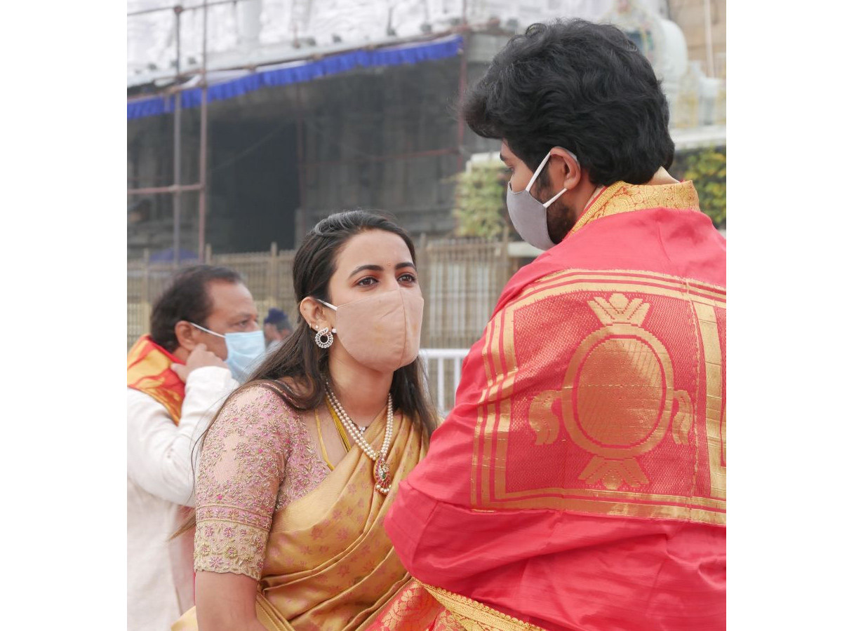 Niharika Konidela Chaitanya Jonnalagadda Visits Tirumala Photo Gallery - Sakshi3