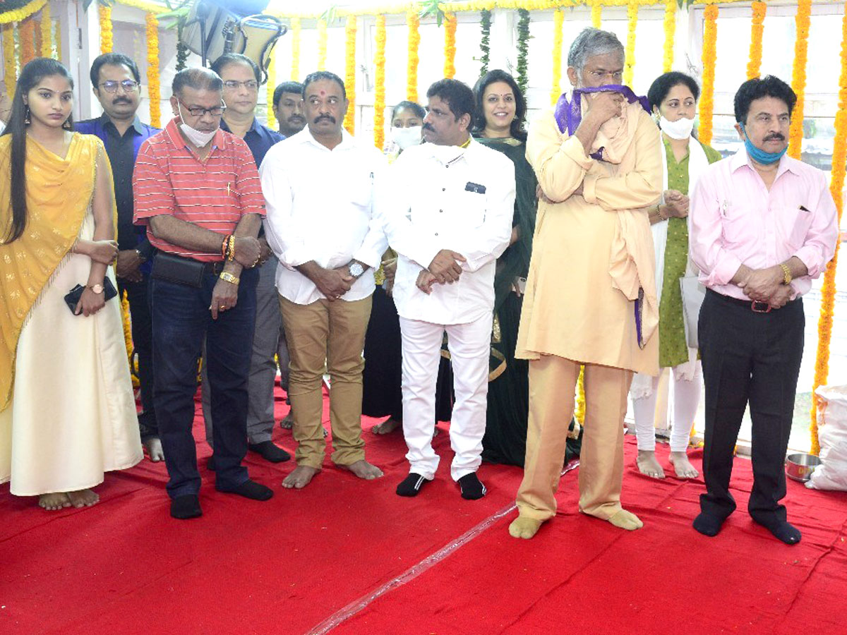 Andaru Bagundali Andulo Nenundali Movie Opening - Sakshi8