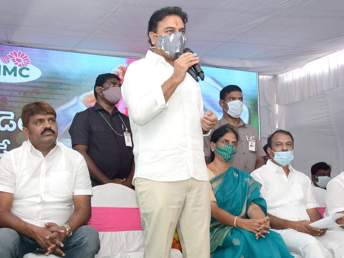 Minister KTR Distributes Double Bed Room - Sakshi4