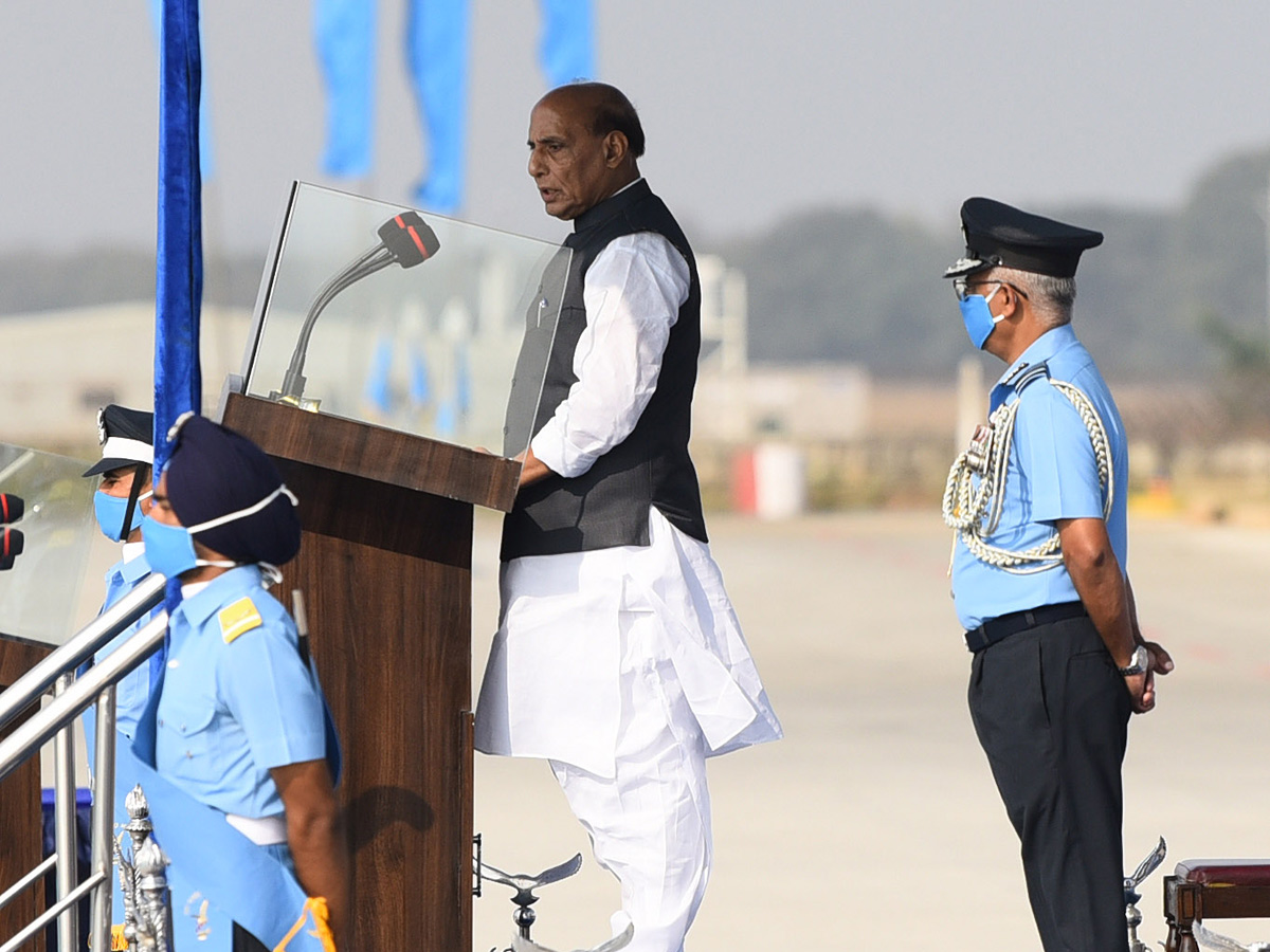 Rajnath Singh attends graduation parade at Airforce academy in Dundigal Photo Gallery - Sakshi11