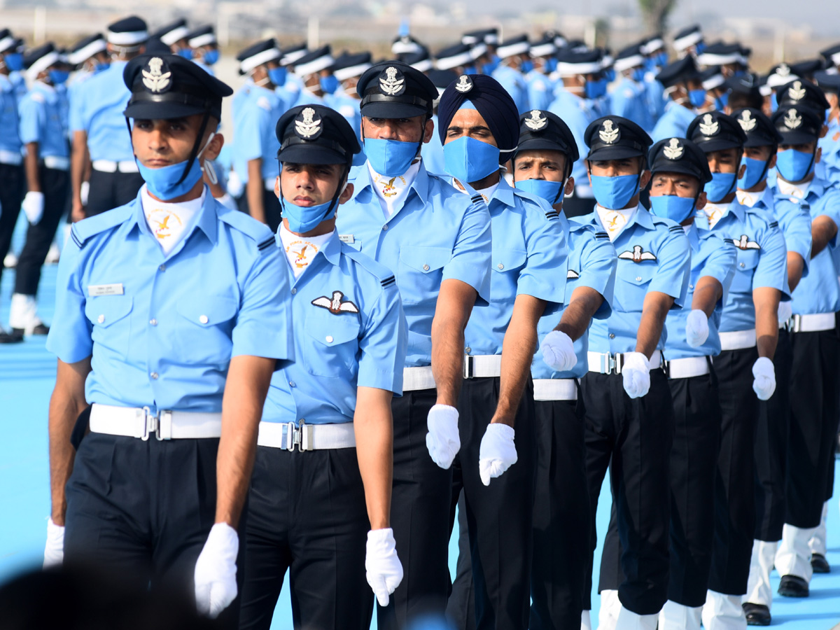 Rajnath Singh attends graduation parade at Airforce academy in Dundigal Photo Gallery - Sakshi12