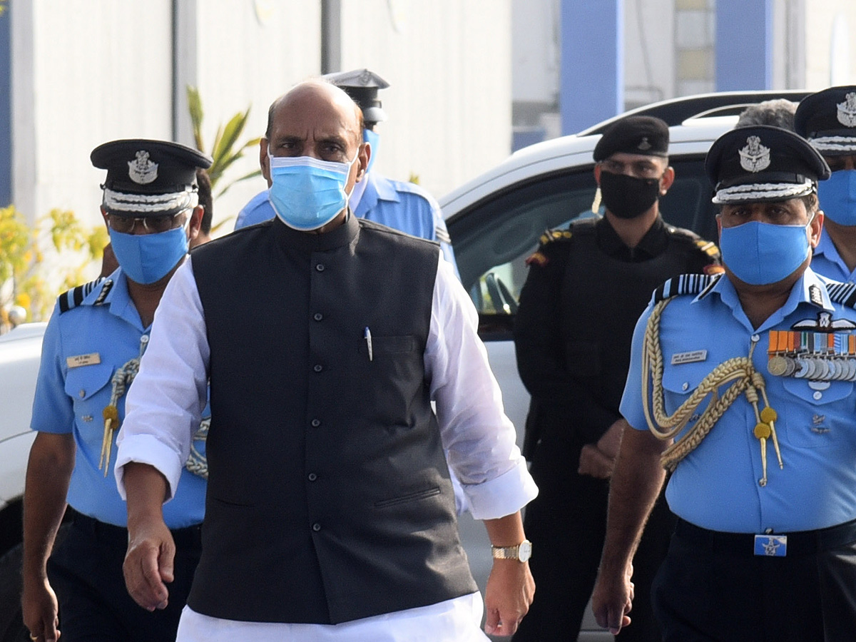 Rajnath Singh attends graduation parade at Airforce academy in Dundigal Photo Gallery - Sakshi14