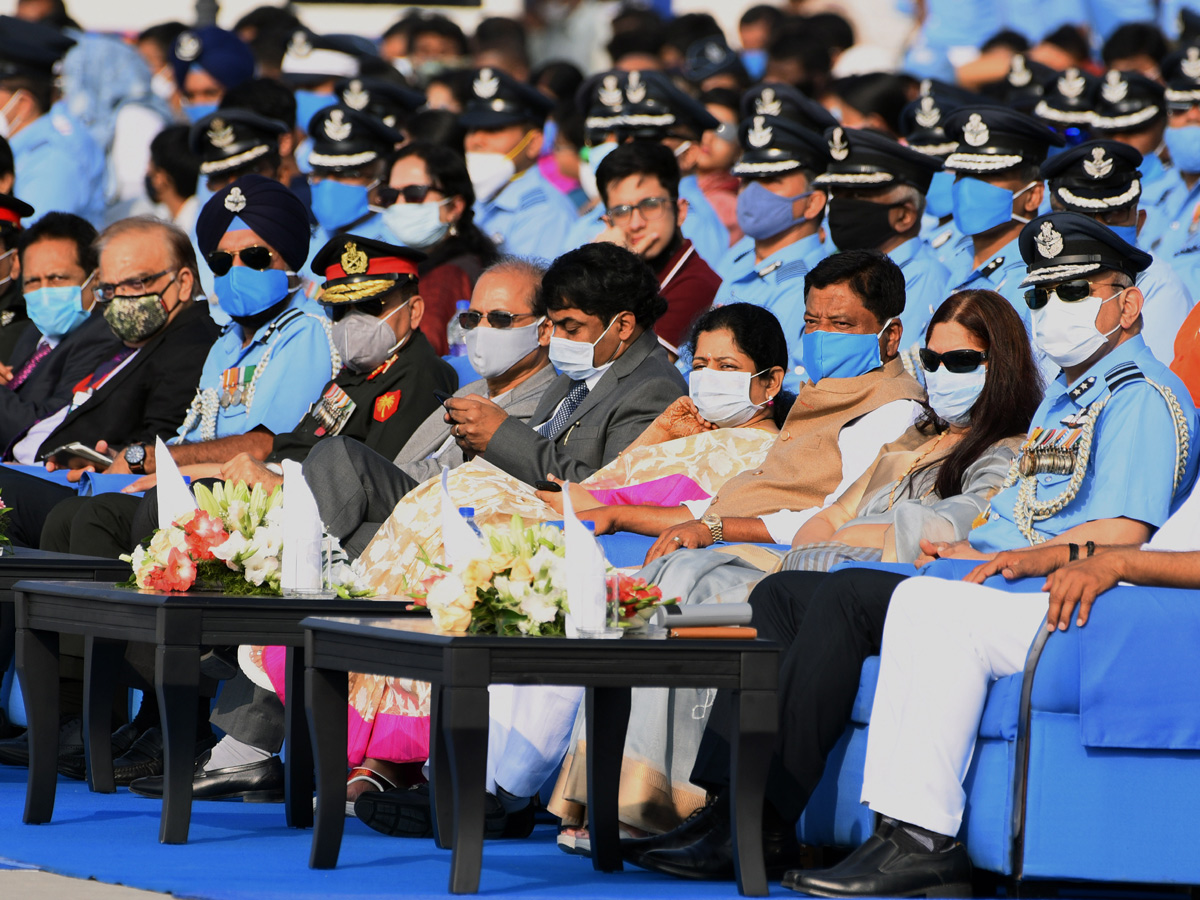 Rajnath Singh attends graduation parade at Airforce academy in Dundigal Photo Gallery - Sakshi15