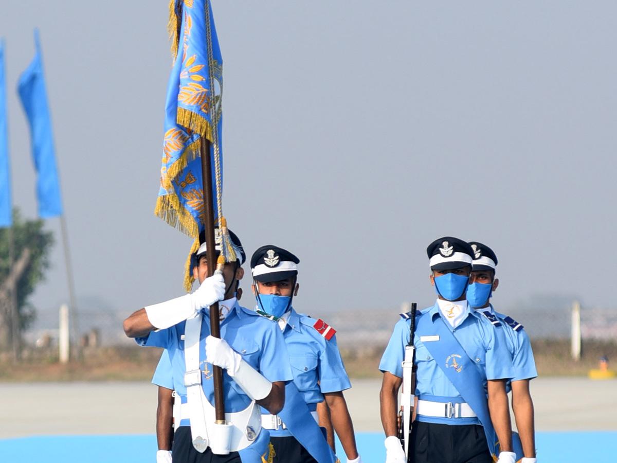 Rajnath Singh attends graduation parade at Airforce academy in Dundigal Photo Gallery - Sakshi16