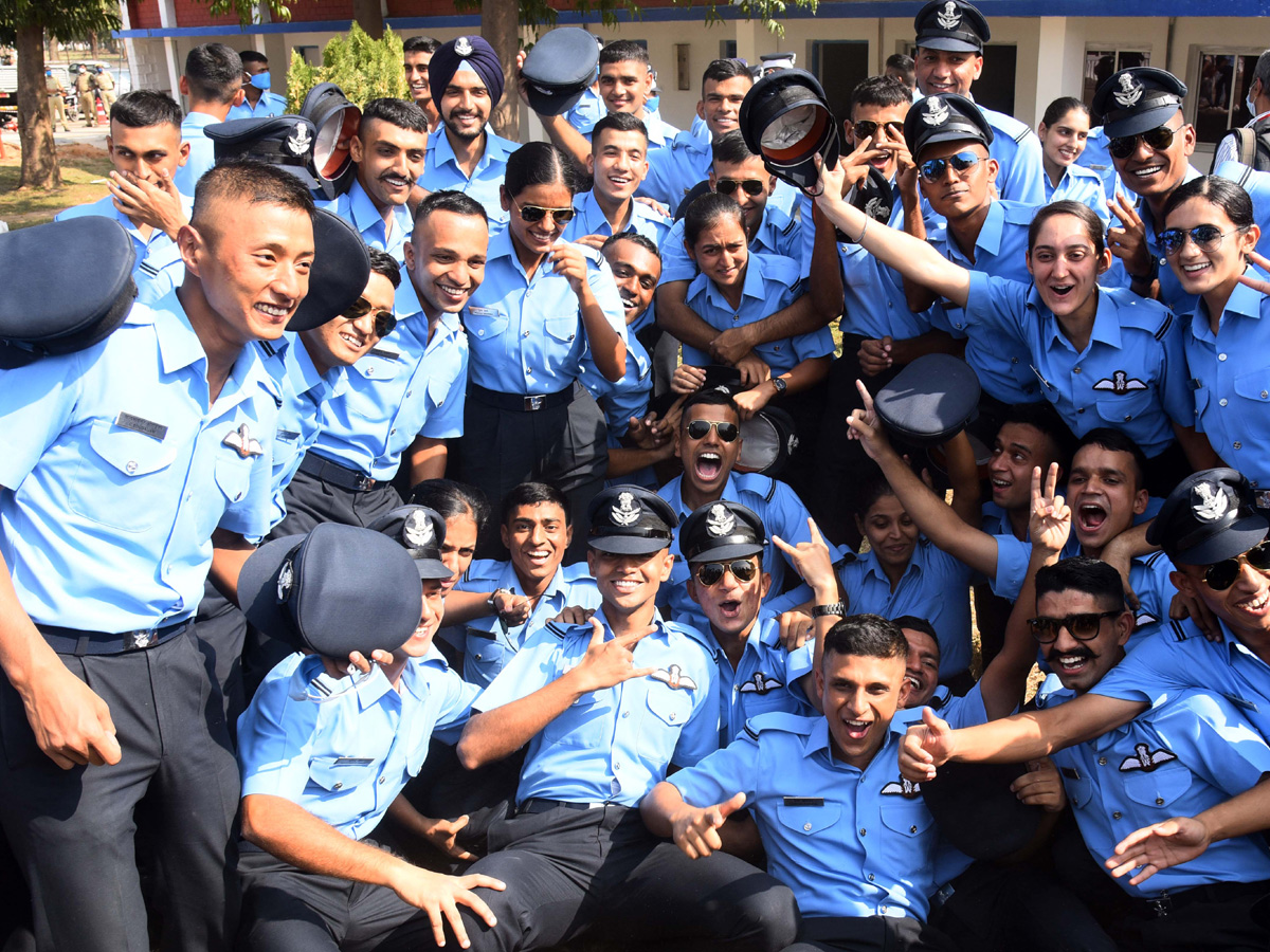 Rajnath Singh attends graduation parade at Airforce academy in Dundigal Photo Gallery - Sakshi19