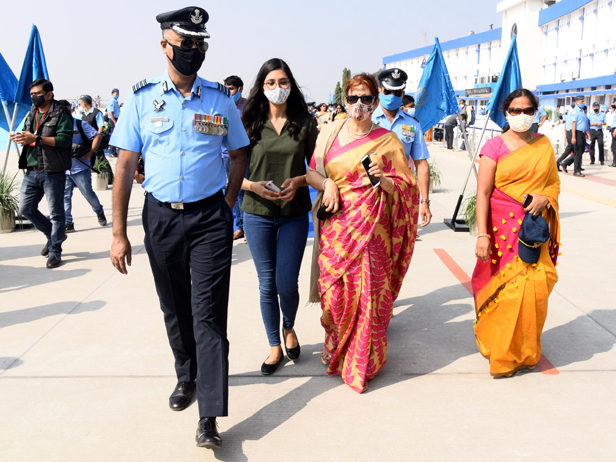 Rajnath Singh attends graduation parade at Airforce academy in Dundigal Photo Gallery - Sakshi20