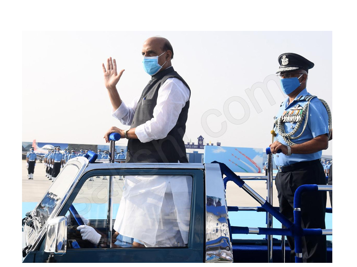 Rajnath Singh attends graduation parade at Airforce academy in Dundigal Photo Gallery - Sakshi1