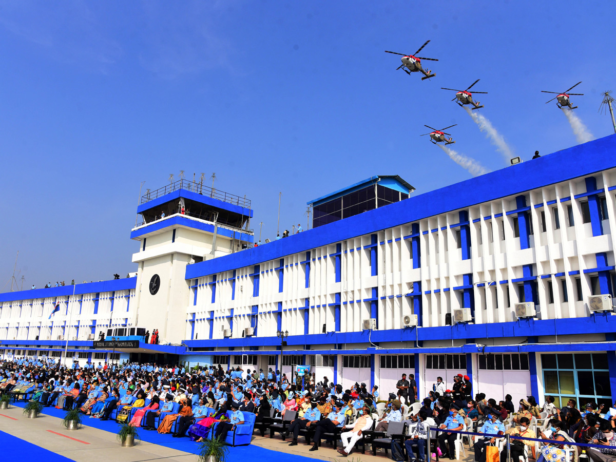 Rajnath Singh attends graduation parade at Airforce academy in Dundigal Photo Gallery - Sakshi10