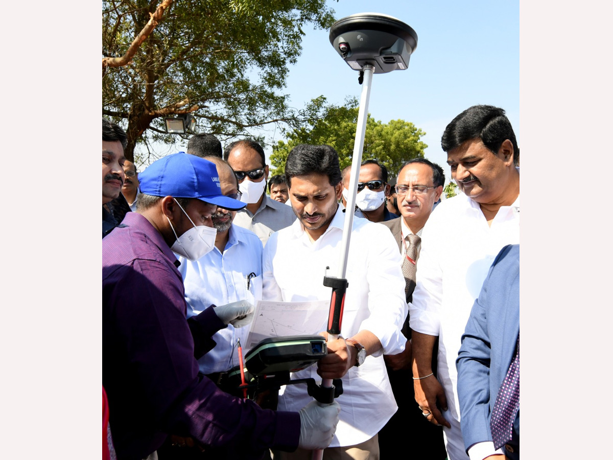 Land Resurvey Project: CM YS Jagan Launch in Krishna district Photo Gallery - Sakshi14