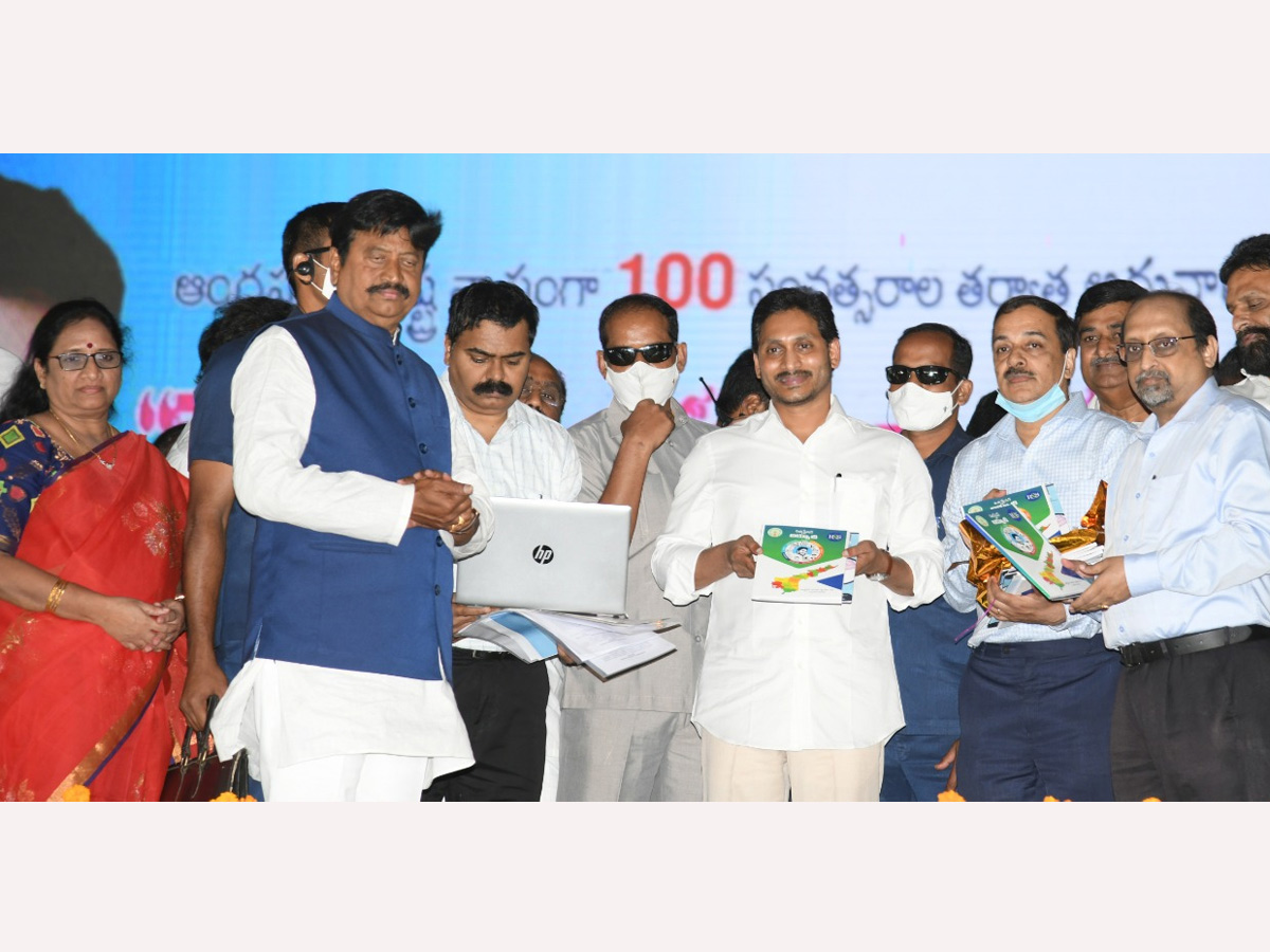 Land Resurvey Project: CM YS Jagan Launch in Krishna district Photo Gallery - Sakshi4