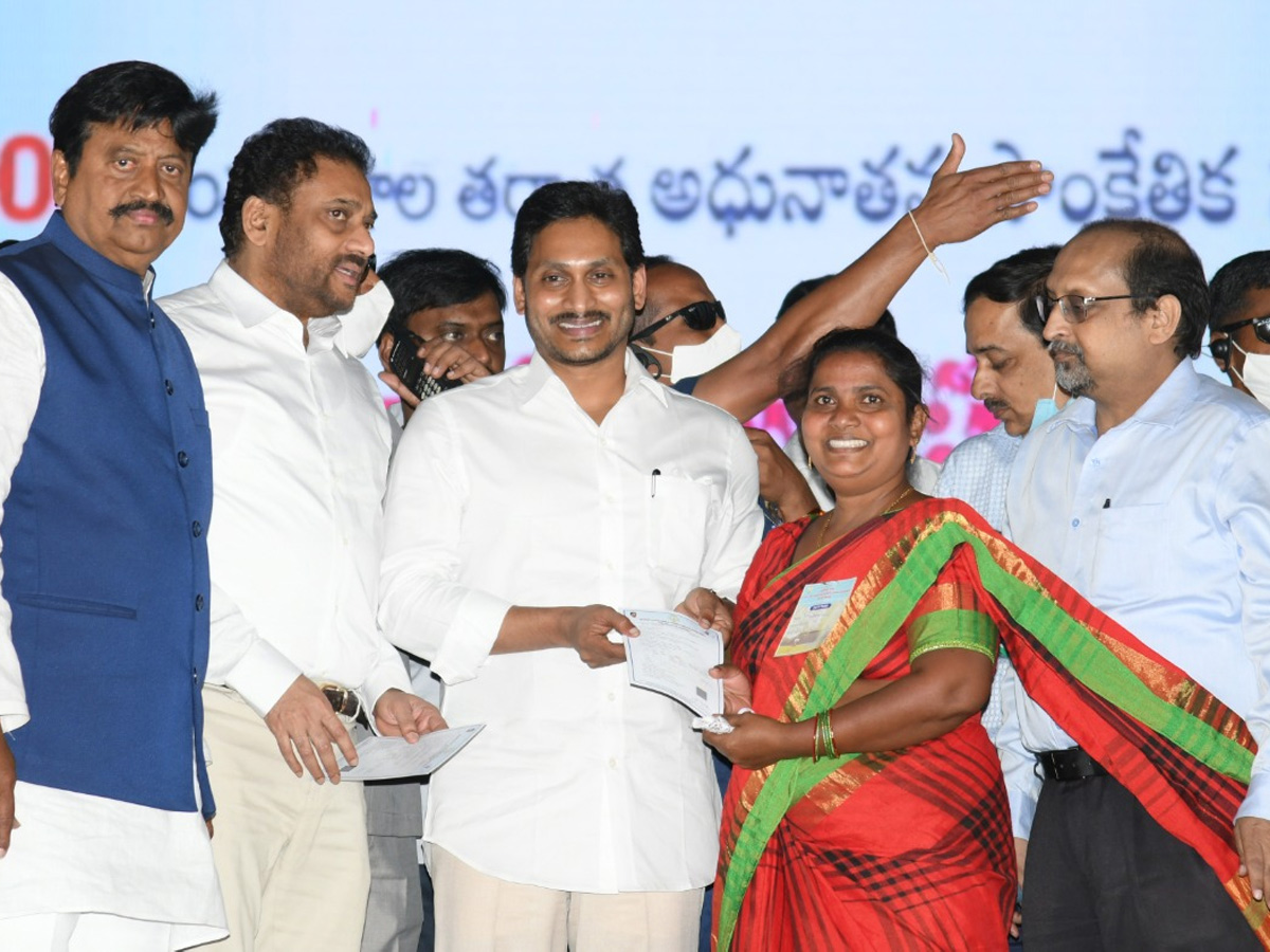 Land Resurvey Project: CM YS Jagan Launch in Krishna district Photo Gallery - Sakshi39