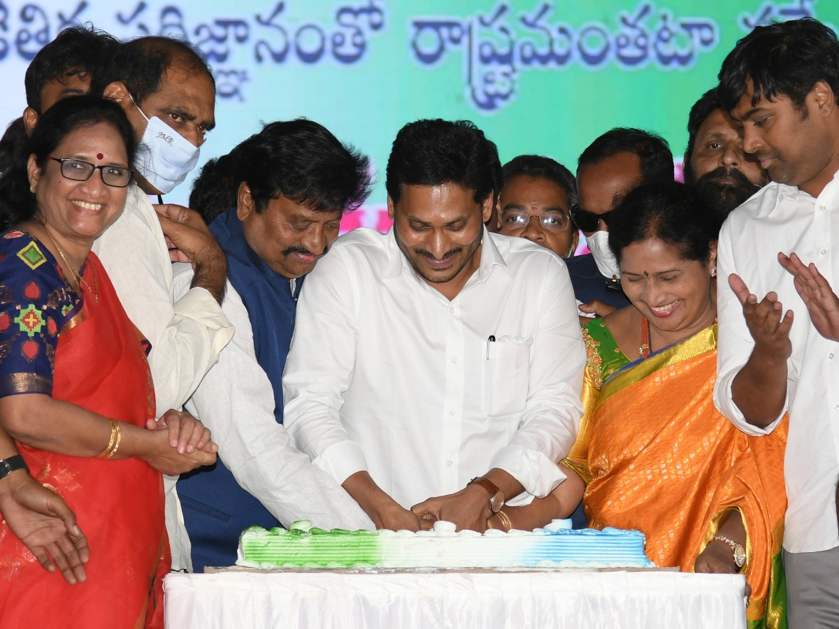 Land Resurvey Project: CM YS Jagan Launch in Krishna district Photo Gallery - Sakshi7