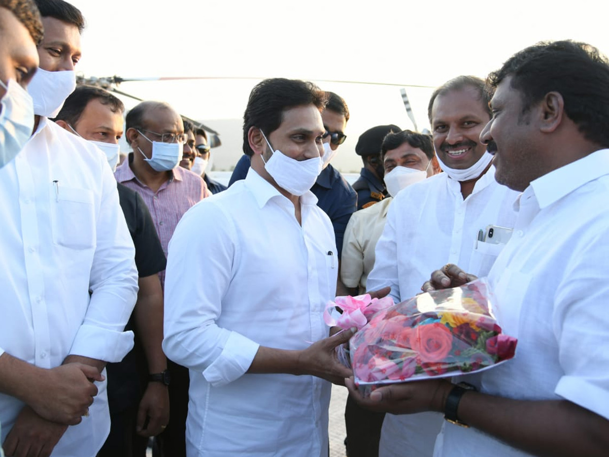 CM Jagan Kadapa Tour Photo Gallery - Sakshi4