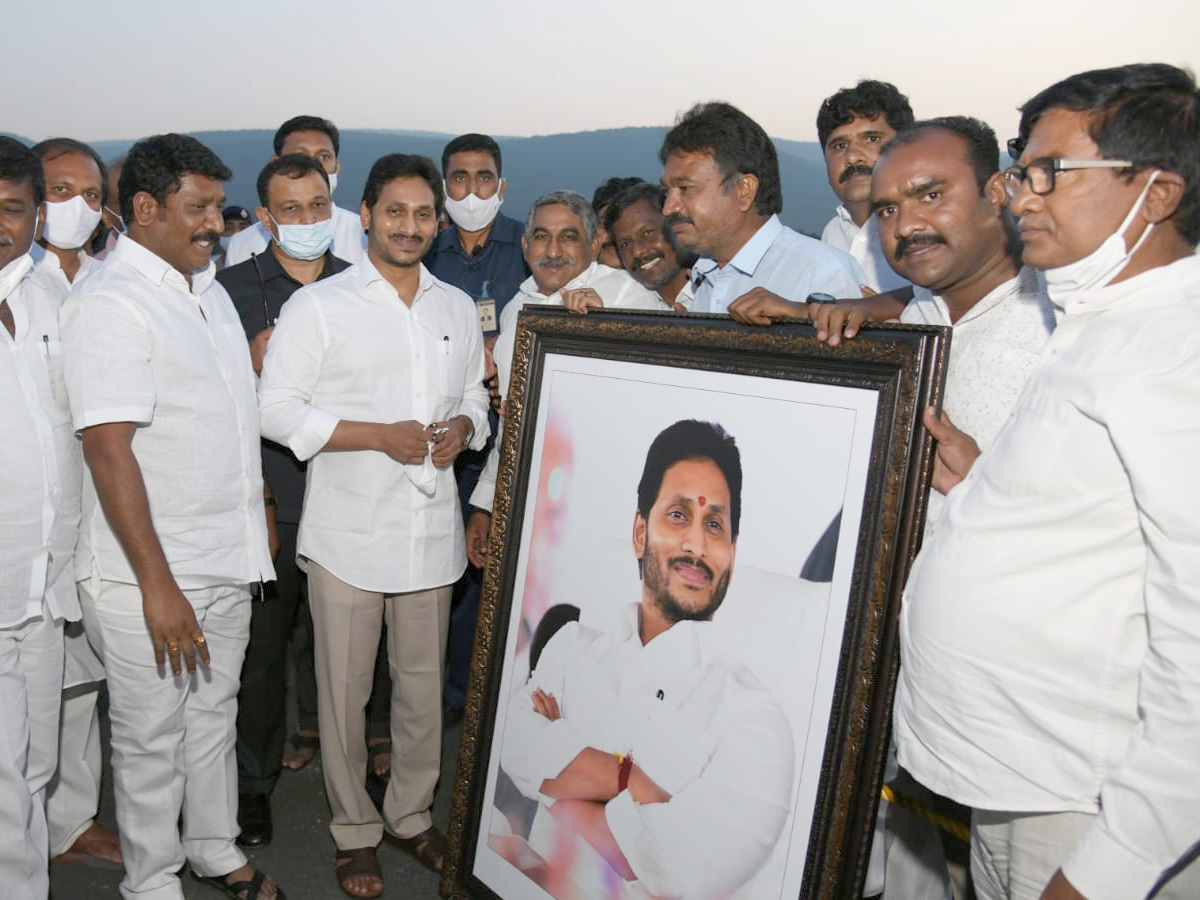 CM Jagan Kadapa Tour Photo Gallery - Sakshi7