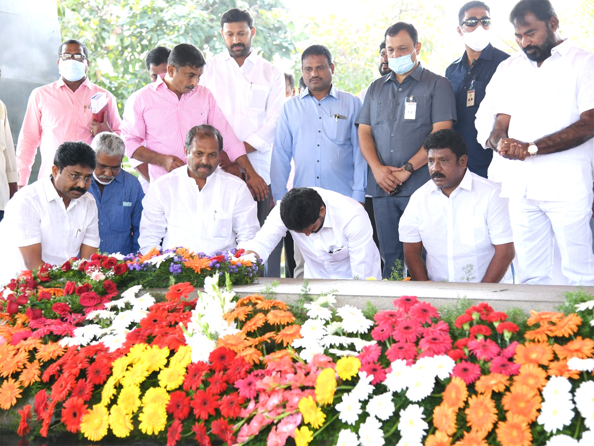 AP CM Ys Jagan Visits Ysr Ghat AT Idupulapaya - Sakshi2