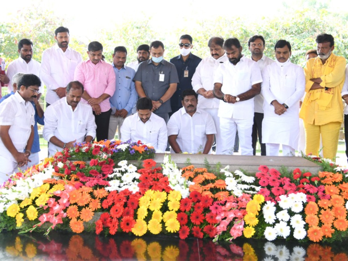 AP CM Ys Jagan Visits Ysr Ghat AT Idupulapaya - Sakshi5