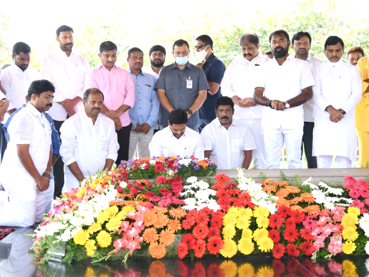 AP CM Ys Jagan Visits Ysr Ghat AT Idupulapaya - Sakshi6