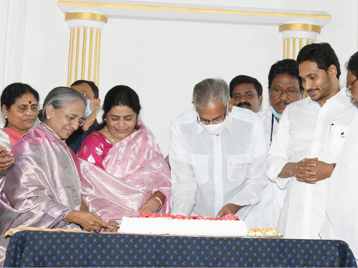 AP CM Jagan Christmas Celebrations in YSR District - Sakshi16