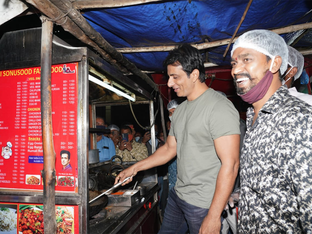 Sonu Sood Visits Fast Food Center Hyderabad - Sakshi1