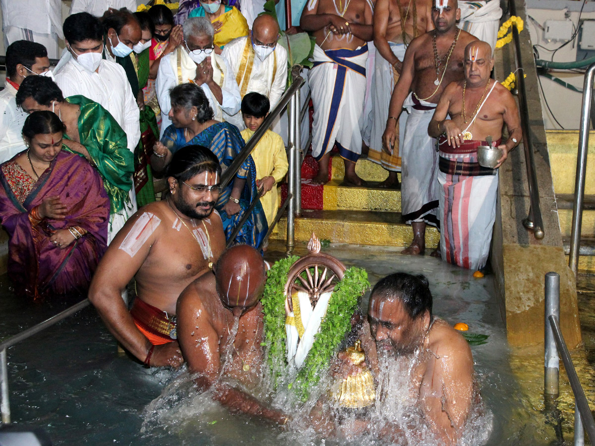 Srivari Chakrasnanam Grandly Held in Tirumala - Sakshi1