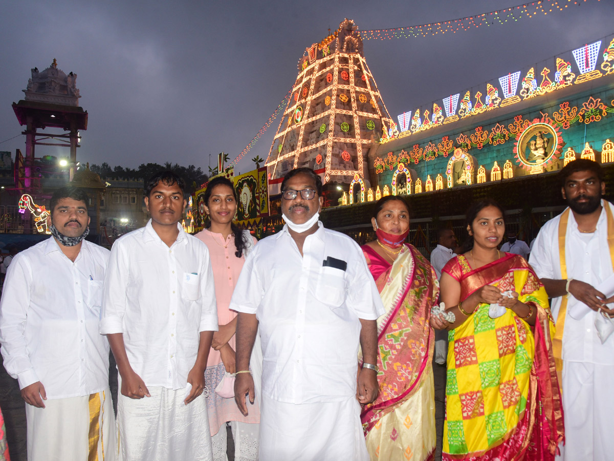 Srivari Chakrasnanam Grandly Held in Tirumala - Sakshi14