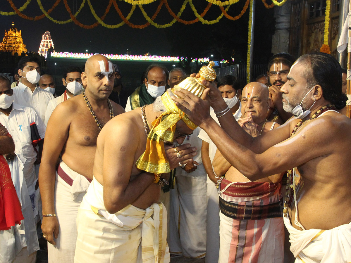 Srivari Chakrasnanam Grandly Held in Tirumala - Sakshi4