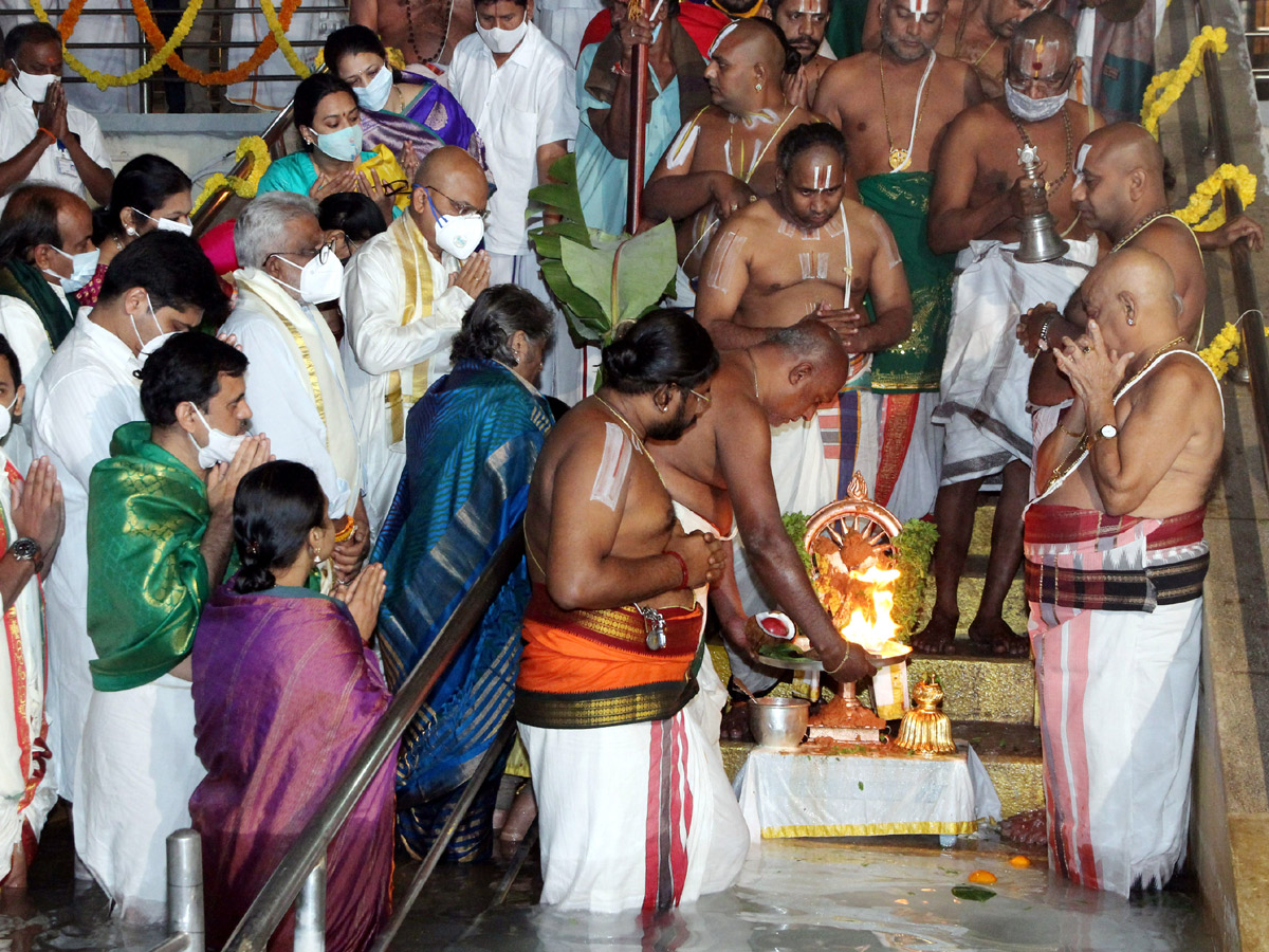 Srivari Chakrasnanam Grandly Held in Tirumala - Sakshi7