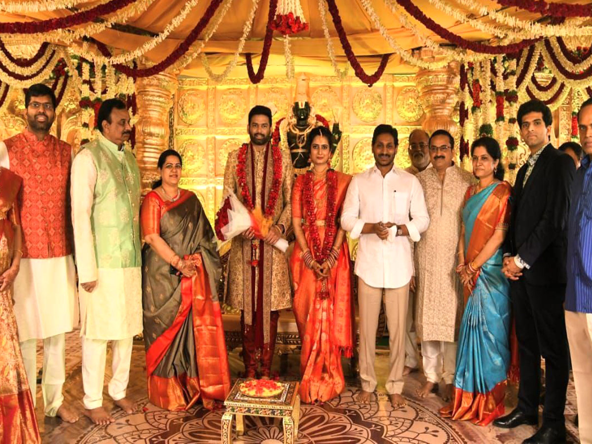 cm-ys-jagan-and-governor-attends-wedding - Sakshi1