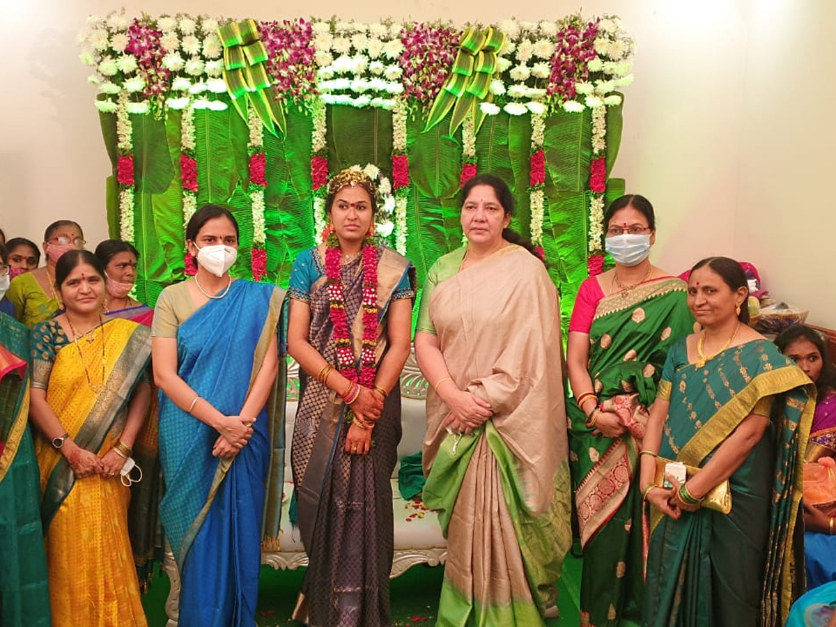 Cm Kcr Adopted Daughter Prathyusha Wedding Pictures - Sakshi2