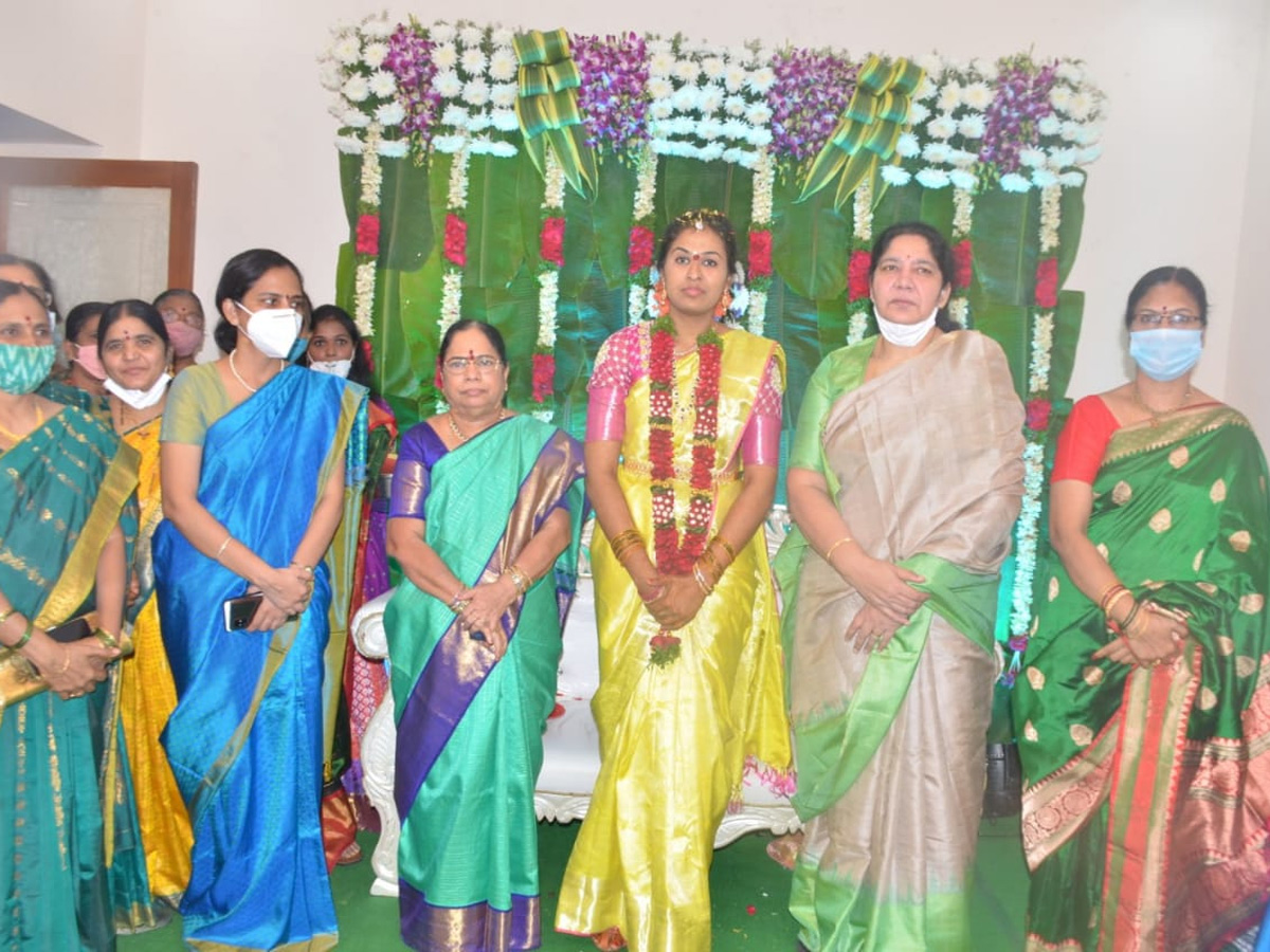 Cm Kcr Adopted Daughter Prathyusha Wedding Pictures - Sakshi10