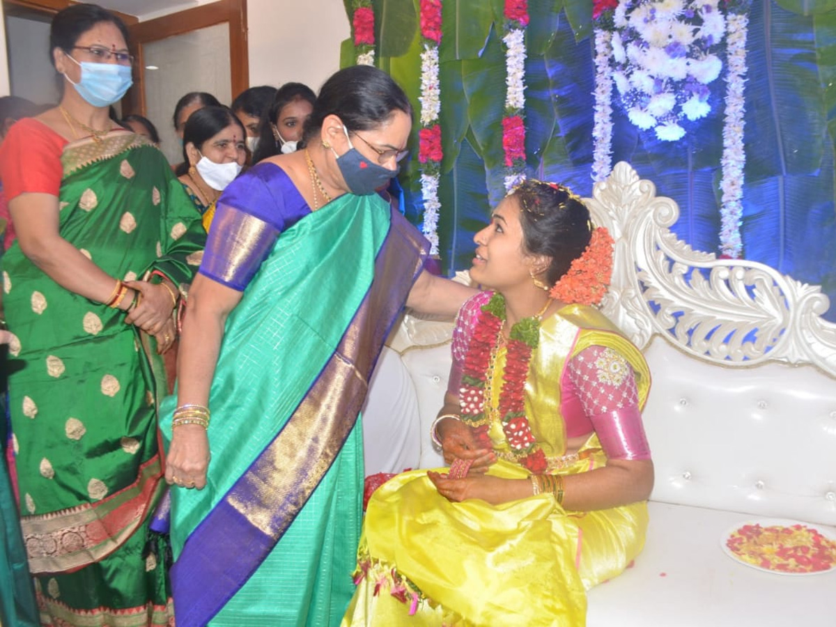 Cm Kcr Adopted Daughter Prathyusha Wedding Pictures - Sakshi11